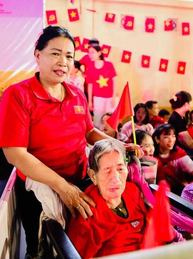 Tặng 100.00d cho mỗi người dân ăn tết độc lập 2/9